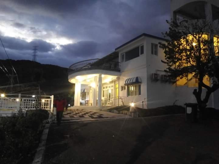 Hot Spring Hill B&B 처청 외부 사진